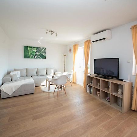 Apartman Sous Les Rochers Grizane-Belgrad Exterior photo