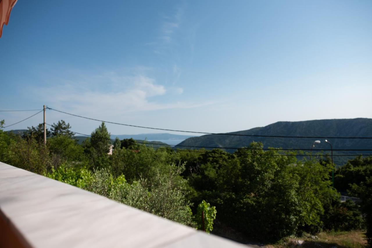 Apartman Sous Les Rochers Grizane-Belgrad Exterior photo