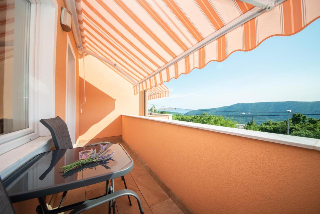 Apartman Sous Les Rochers Grizane-Belgrad Exterior photo