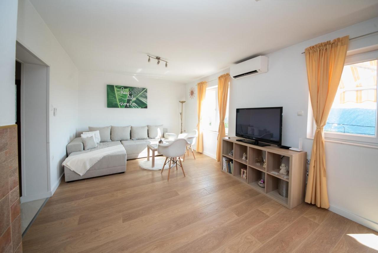 Apartman Sous Les Rochers Grizane-Belgrad Exterior photo