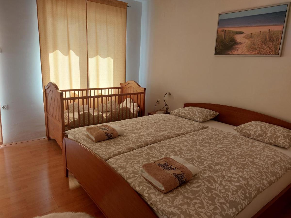 Apartman Sous Les Rochers Grizane-Belgrad Exterior photo
