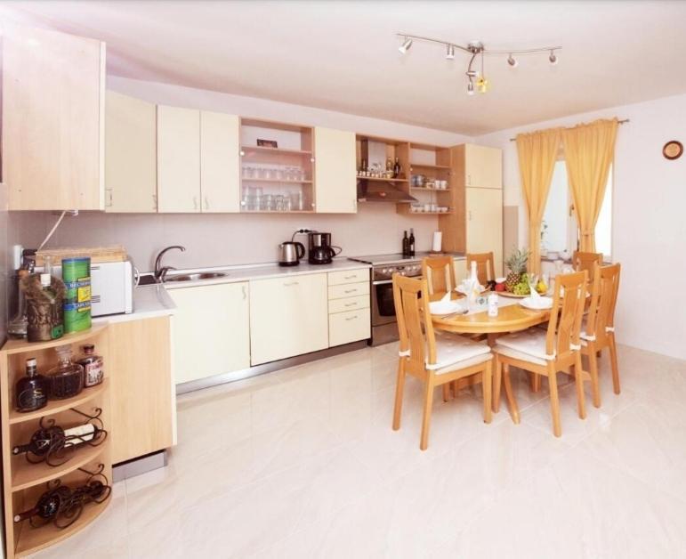 Apartman Sous Les Rochers Grizane-Belgrad Exterior photo